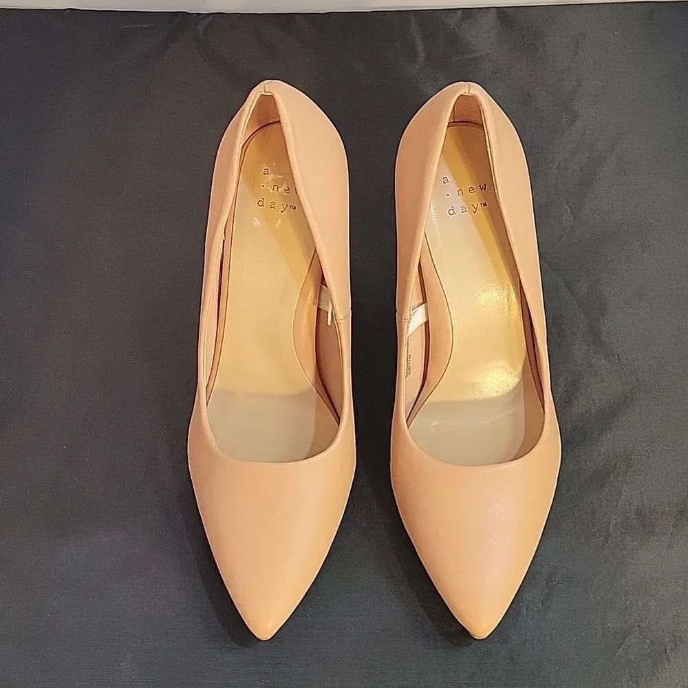 BRAND NEW A.NEW DAY POINTED TOE WOMEN"S SLIP-ON SUE BLOCK HEEL PUMPS - Picture 2 of 16
